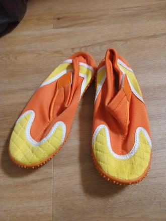 Topánky do vody, 32