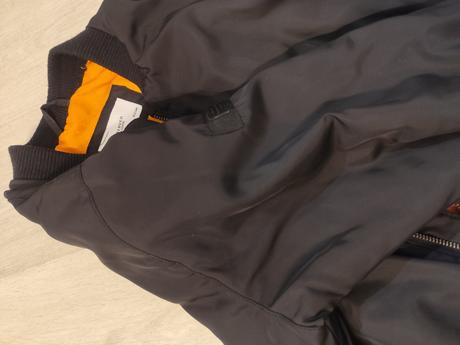 Bomber, reserved,152