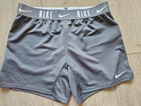 Šedé kratase nike, nike,134