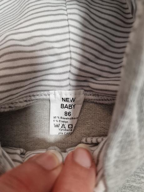 Svetríky a mikiny, 68