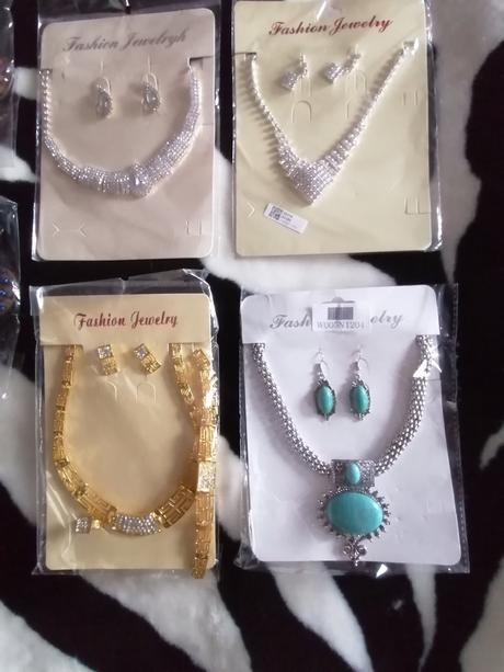 Retiazka,hodinky, náramky,náušnice,šperky, 