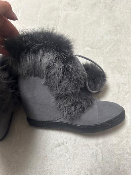 Kotníkové sivé čižmičky s kožušinkou na uviazanie, 40