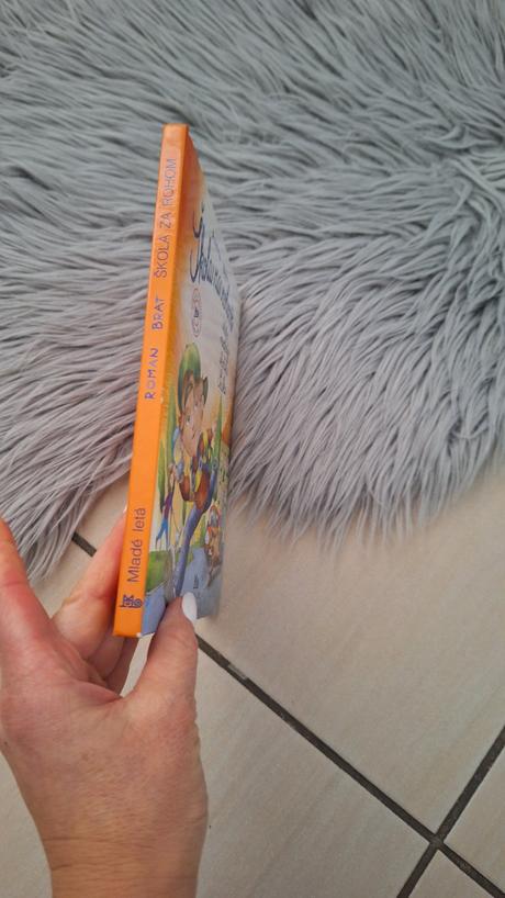 Škola za rohom kniha,