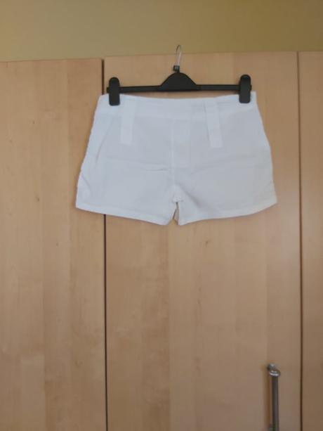 Dámske biele tenké šortky č.m/l, m