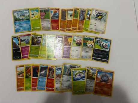 30 ks pokemon karty,