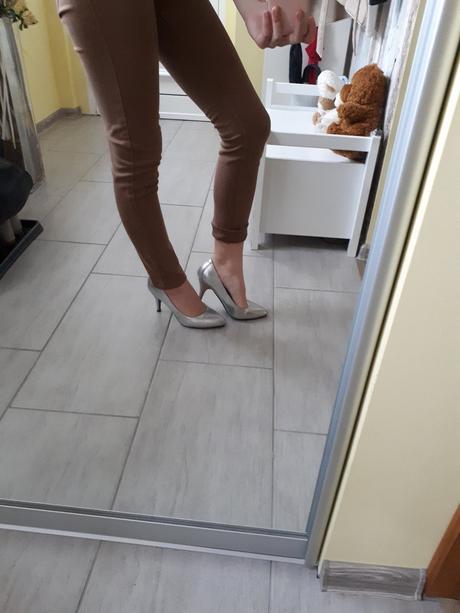 Hnedé dievčenské rifle, 158