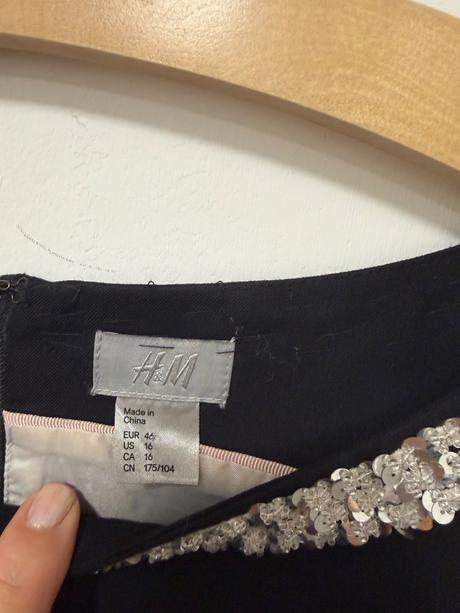Čierne elegantné šaty h&m so strieborným výstrihom, h&m,46