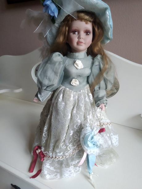 Porcelánová bábika 2, 