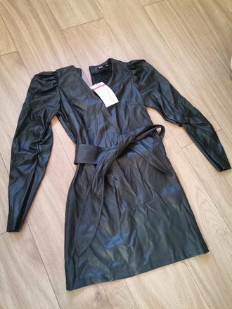 Koženkové šaty, s