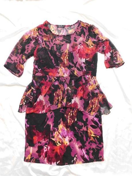 Luxusne velmi pekne saty, 38