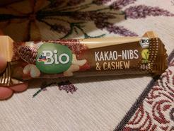 DmBio Superfood tyčinka drvené kakaové bôby & kešu, 40 g