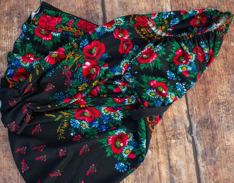 Kvetované folk saty, s