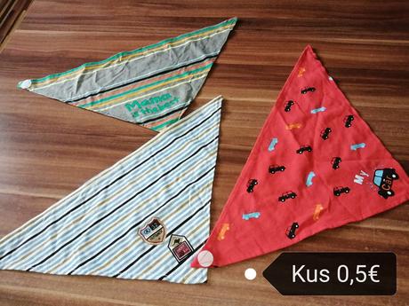 Trojuholníkový nákrčník, šatka na krk, 92