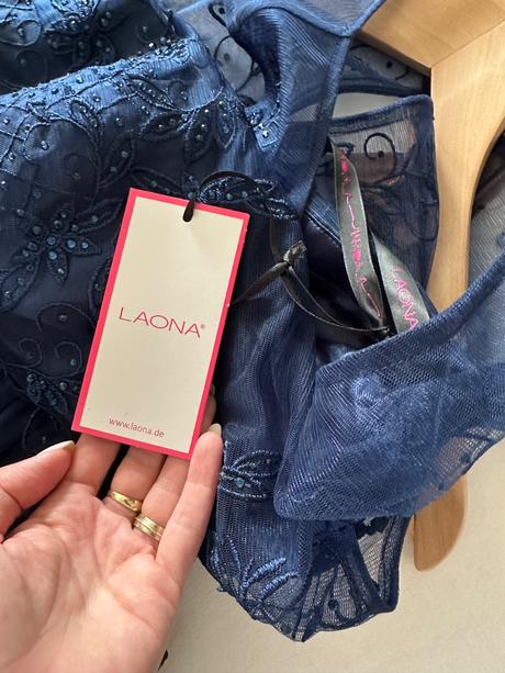 Spoločenské šaty, 40