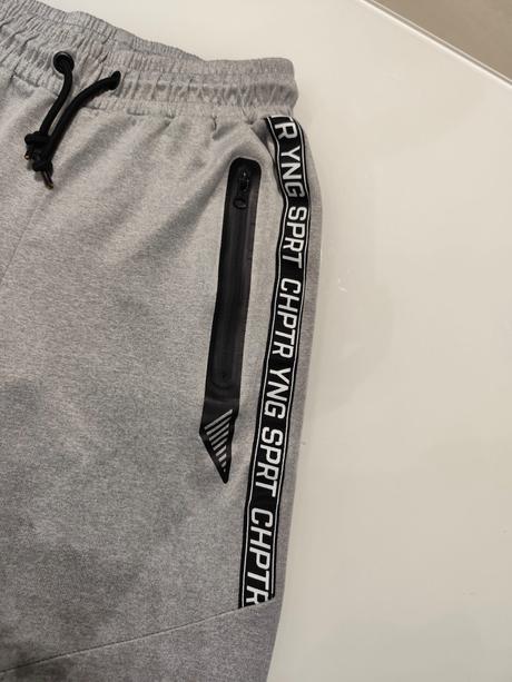 Predám chlapčenské tepláky, 158