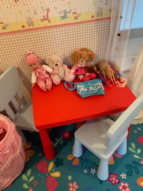 Ikea mammut detské sedenie stol a stolíčky,