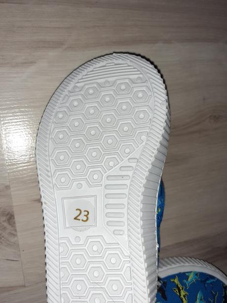 Žralokové tenisky, f&f,23
