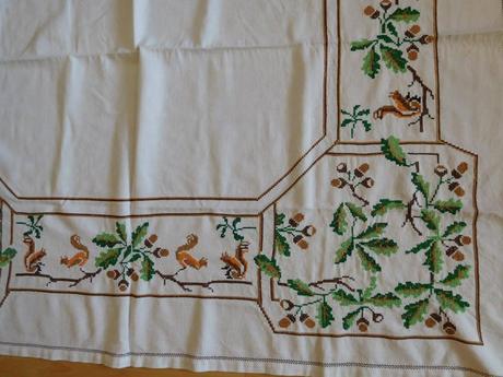 Obrus bavlnený-133 cm  x 163 cm  veveričky,, 