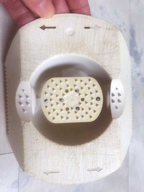 Držiak na šúchanie cibule,