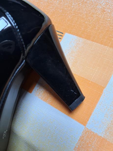 Spoločenské topánky, 39