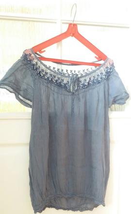 Bluzka s vysivkou modroseda, s