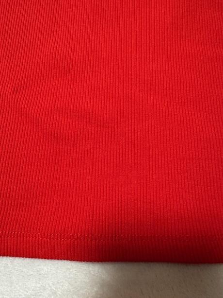 Vrúbkované šaty s odhalenými plecami zn. guess, guess,l / m