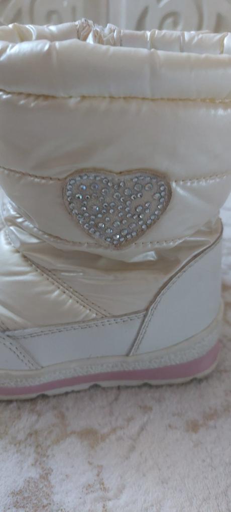 Krásne perletove zimné snehulky, 26