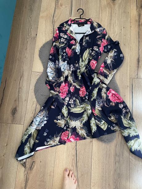 Asymetricky strihané košeľové šaty, 