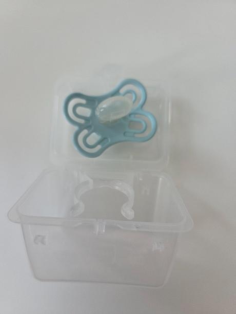 Mma dudlík 0+ svieti v tme, 