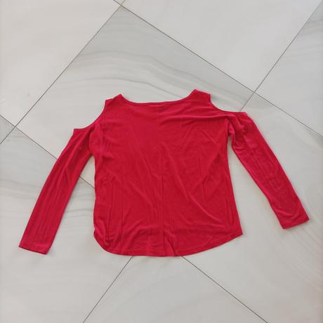 Červené tričko s dlhým rukávom a potlačou, 146