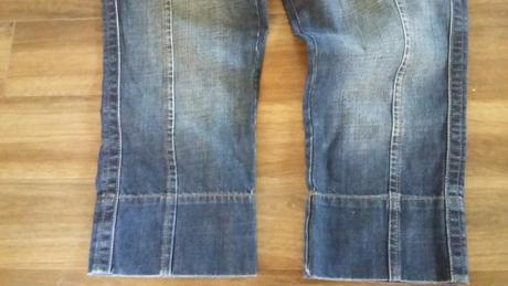 Tristvrtove nohavice, 30