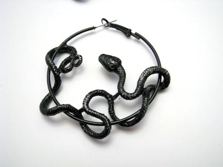 Náušnice čierne hady, 