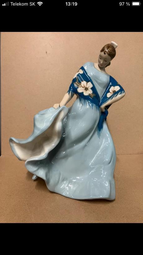Socha tanečnica royal dux, 
