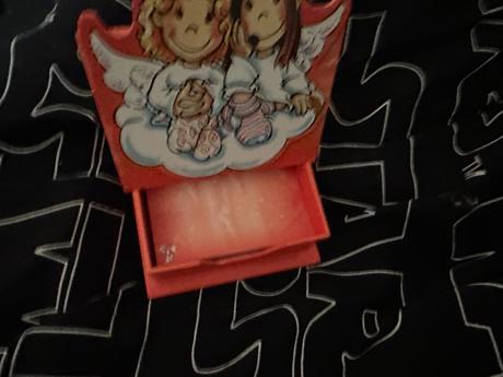 Krabička s papierikmi, 