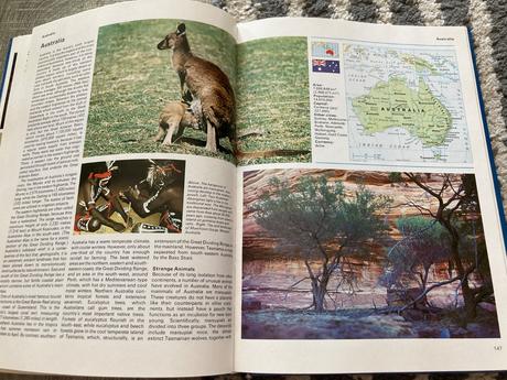 The golden picture atlas (1983),