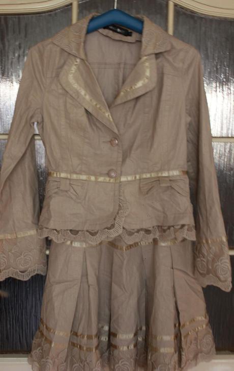 Krasny luxusny suknovy kostym, m