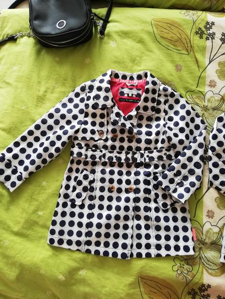 Kabátik do dažďa, 98