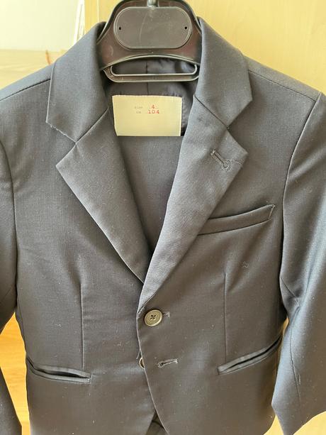 Chlapčensky oblek, 104