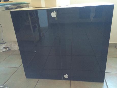 Nástenná sklenená skrinka, 