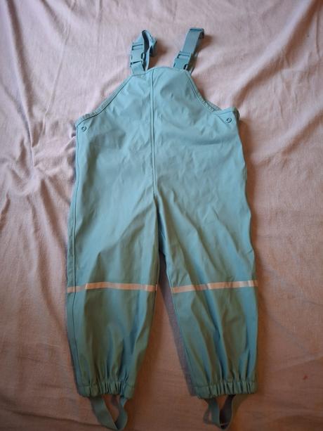 Nohavice do dazda, 86