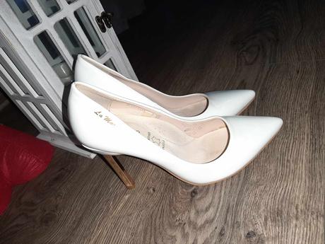 Lodičky so zlatým opatkom, 35