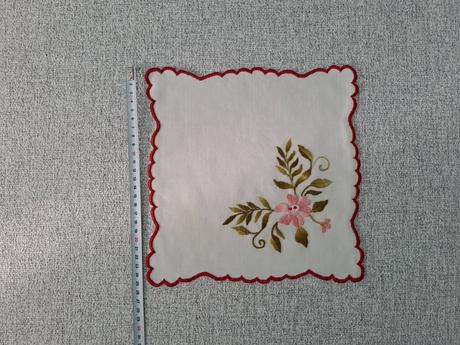 Vyšívaný obrus 4 ks, 