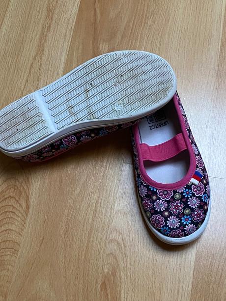 Dievčenské cvičky, 32