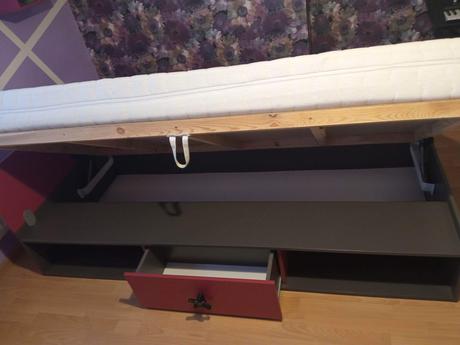 Posteľ, šírka (cm): 90,dĺžka (cm): 200