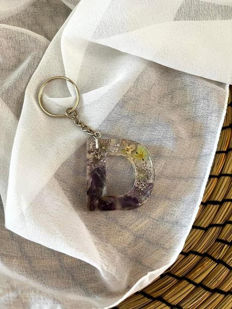 Ručne vyrobené živicové kľúčenky, 