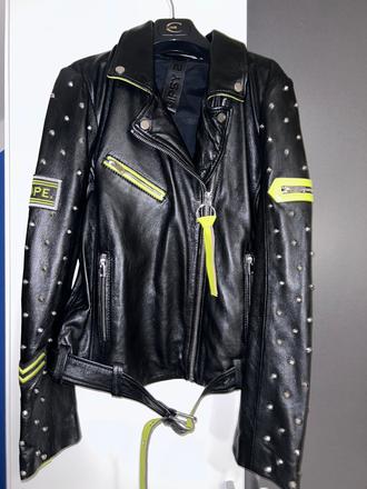 Krasna kozena bunda, l