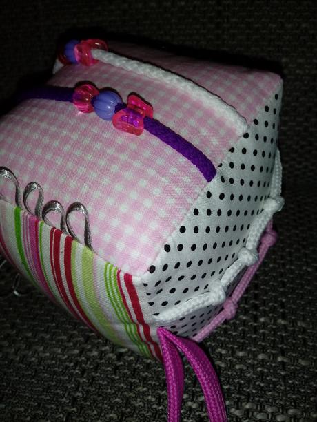 Interaktívna kocka pre bábätko,