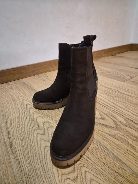 Členkov čižmy veľ. 39 ale sedí na 40, 39