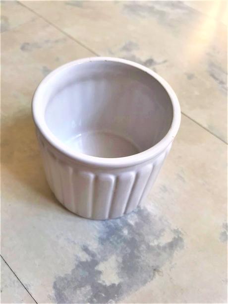 Starožitná porcelánová nádobka, 