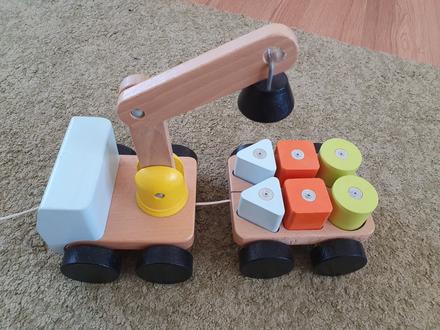 Ikea uppsta zeriav s kockami, 